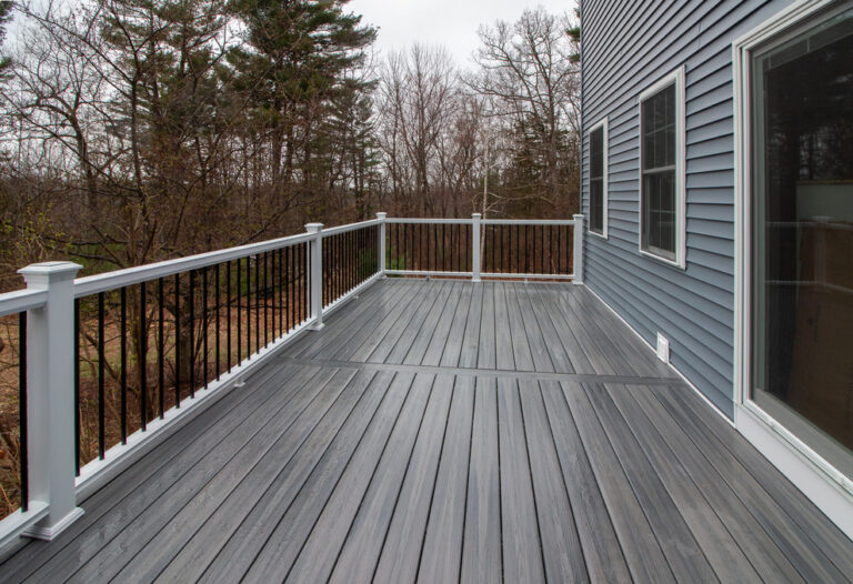 contemporary-fiberon-good-life-deck-project-with-beach-house-gray-stain-cyr-kitchen-and-bath-img~e4a1cd3a0cdac911_9-4829-1-2882673
